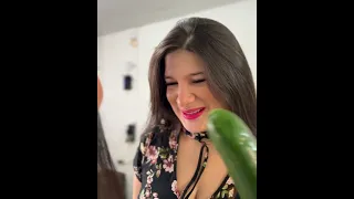 E1 Novata universitaria se estrena con las chicas comando 😱🥵 (Parte 1)