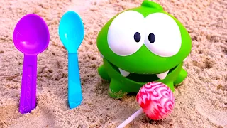 Om Nom at the beach. Sand games with toy Om Nom. Om Nom videos for kids & Om Nom stories.