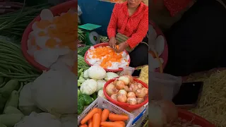 Fresh traditional market, skill of cutting vegetables #shorts