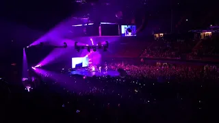 Thirty Seconds to Mars- Love is Madness [LIVE w/ surprise appearance by Halsey]