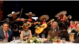 Mariachis con Plácido Domingo le canta José González México Lindo en Teatre del Liceu Barcelona