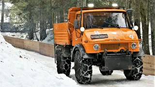 Unimog 406 as a sledding track maintenance machine