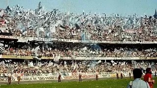 A emoção de Osmar Santos na entrada em campo do Corinthians - 1976/1977/1979/1983