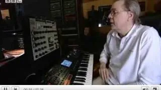 Klaus Schulze talks about, and demonstrates, his first synth an EMS Synthi A