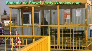 Przejście z poczekalni Word Wrocław na stanowisko nr 1