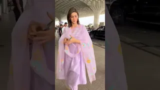 kriti sanon sister nupur sanon mumbai airport