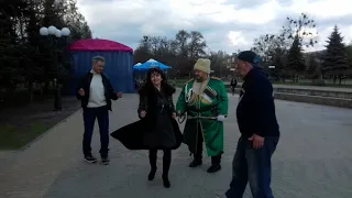 Заманила!!!  Танцы на бульваре у фонтана!!! Харьков  Апрель 2021