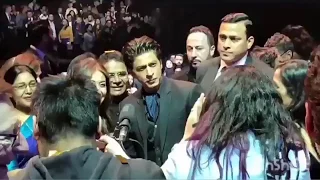 King Khan Shahrukh Khan poses for pictures after the lovely show Indian Film Festival Melbourne