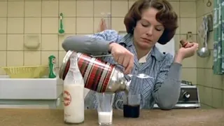 🚩 DELPHINE  SEYRIG Jeanne Dielman, 23, quai du commerce, 1080 Bruxelles (1975) Dir. Chantal Ackerman