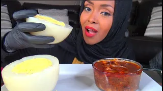 ASMR * Eating A GIANT OSTRICH Egg * Bloves Smackalicious Sauce  * اكل بيضة النعام