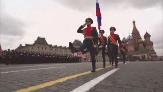 Wladimir Putin zeigt was er hat: Gigantische Militärparade auf dem Roten Platz in Moskau