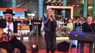 Anastacia - I'm Outta Love at ZDF Morgenmagazin (Acoustic)