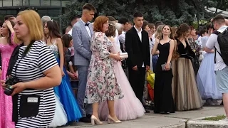 Рекордний танець випускників у Чорткові