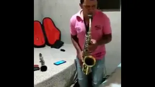 Brincar de amar, "Mastruz Com Leite"   Solo criado pelo eterno Saxofonista Carlinhos Ferreira.