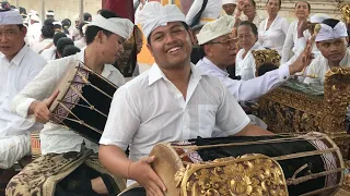 Topeng Dalem Sidakarya (Desa/Banjar Cemagi) Atur Ayah Pr. Luhur Uluwatu