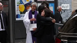 Charlotte Gainsbourg et Lou Doillon aux obsèques de Jane Birkin