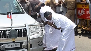 OPS respecting Jayalalitha's car