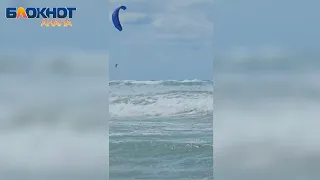 В Анапе шторм: купание в море запрещено