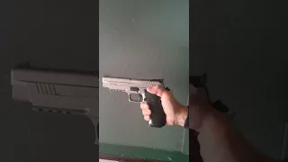 Brief presentation of the SIG Sauer P226 X-Five Allround US in 9mm. Shooting only on 5 meters