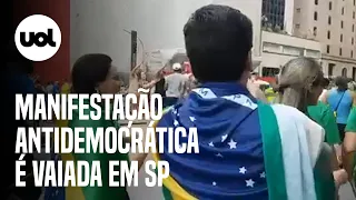 Manifestação antidemocrática na Avenida Paulista é vaiada