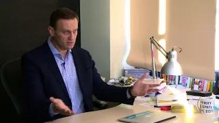 Alexei Navalny: Kremlin critic leading Russian 'voter strike'