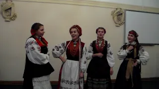 Кралиця. жарт. пісня з Харківщини -"Ой мала я чоловіка". заспівує К.Канонишина, виводить С.Рубан.