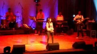 Shreya Ghoshal Live - Barso Re - Guru - London 2010