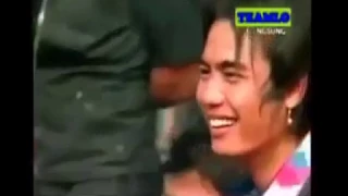 CHARLY NGAKAK LAGUNYA DI ACAK ACAK TEAMLO