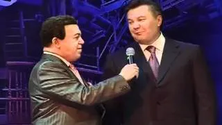 Янукович спел в Донецке с Кобзоном