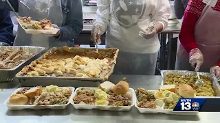 Volunteers serve hundreds Thanksgiving meal at Firehouse Shelter