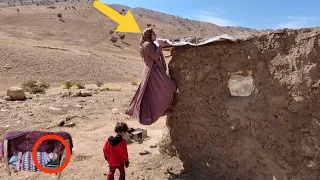 A divorced woman with two children. 👩‍👧‍👦💔 Trying to build a winter house.