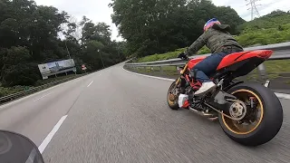 otai superbike berbisa kat karak umur dh 6x pun still bole beraksi mcm ni...