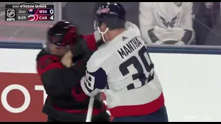 Anthony Mantha and Jordan Martinook drop down the gloves for a fight in the Stadium Series #fight