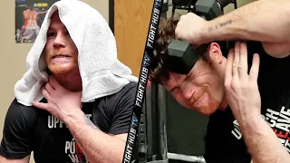 EL SECRETO DE LA QUIJADA DE CANELO! CANELO CONSTRUYE LA FUERZA DEL CUELLO EN UN ENTRENAMIENTO ÚNICO