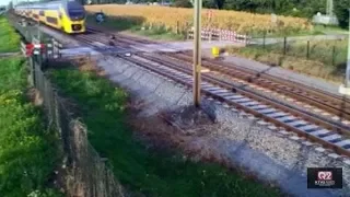 Caught on Camera: Cyclist narrowly escapes train