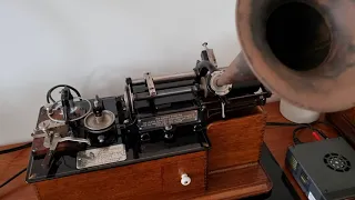 Edison Class M Electric Phonograph playing cylinder record 8040 A little boy in blue