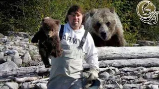 Man Release a Trapped Bear Cub, Then Her Mother Did Sonething Unbelievable