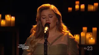 Kelly Clarkson Sings "Breath Of Heaven (Mary's Song) Amy Grant Christmas Song  2021 Live Performance