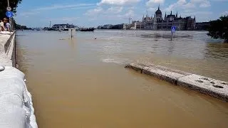 Budapest battles the rising waters of the Danube