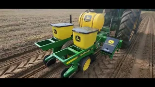 John Deere 7000 2 Row Food Plot/Sweet Corn Planter Video! 🌽