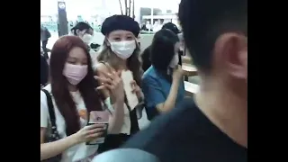 it feels so wrong seeing yyxy together at the airport without chuu