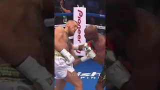 Conor McGregor Lands Uppercut on Mayweather😳