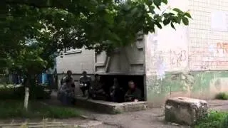 02.05.14 (г.Луганск) Луганск, Мирный. Штурм погранчасти. Убит ополченец.