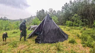 Кемпинг под дождем — попал под сильный дождь с моей собакой, гром, готовка в палатке, лес