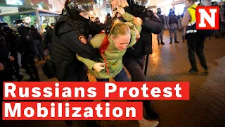 Police Arrest Russians Protesting Putin's Partial Mobilization: 'No To War'