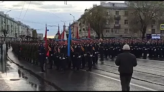 курсанты ВДВ исполнили песню "Встанем"