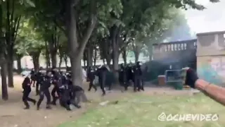 В Париже начались столкновения участников несанкционированного митинга с полицией.