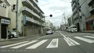 後続車を確認せずドアを開けるバカ