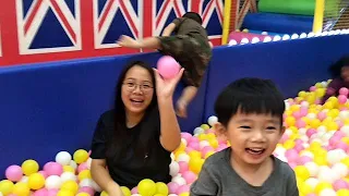 Kids Ball Pits Indoor Playground 儿童室内游乐场 Детская игровая площадка Parque infantil interior 子供の遊び場