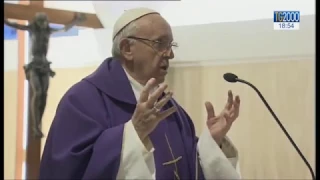 Papa Francesco: crocifisso, non solo simbolo di appartenenza, ma segno dell'amore di Dio